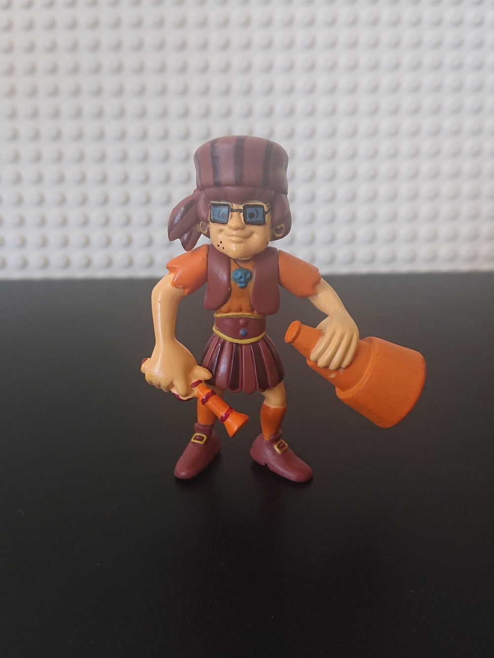 2010 Hanna-Barbera Scooby Doo - Pirate Crew Velma 2.5" Figure w/ Telescope